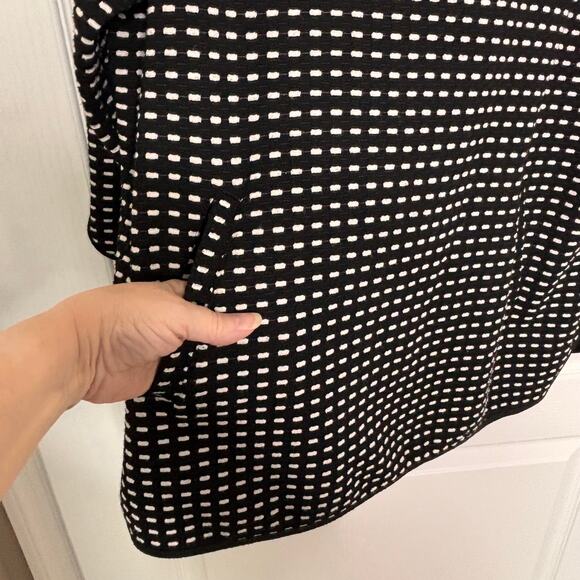 Cathy Daniels Wms L Black White Geometric Print Tunic Top Kangaroo Pocket Casual - Picture 5 of 8